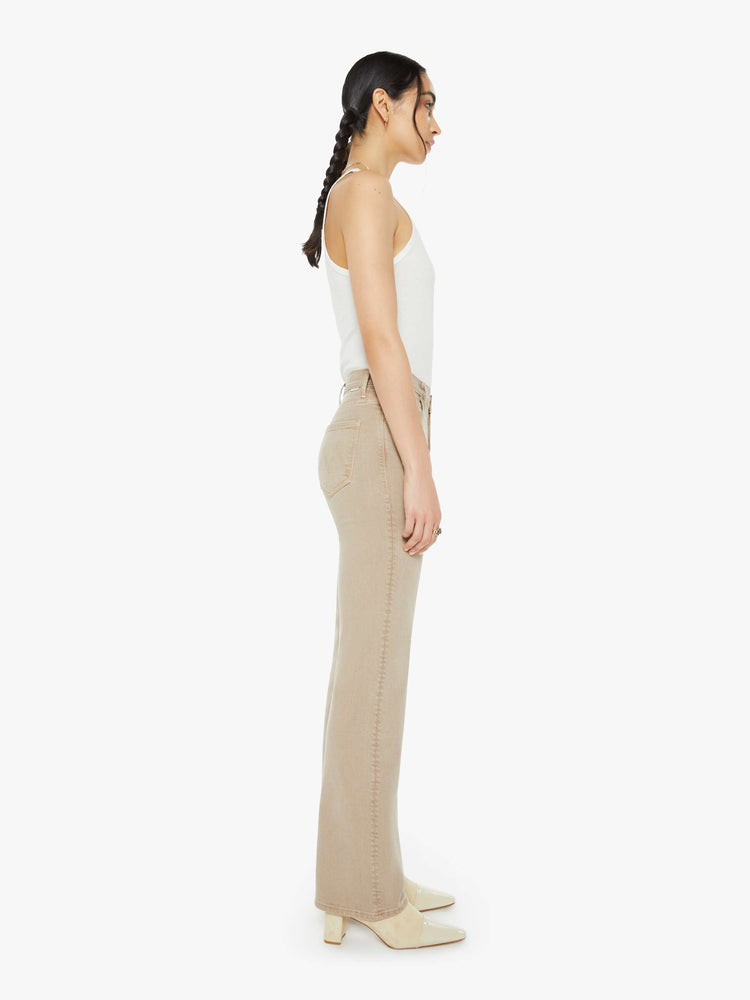 Side view of a woman in a light khaki high-rise straight leg with a 32-inch inseam and a clean hem.