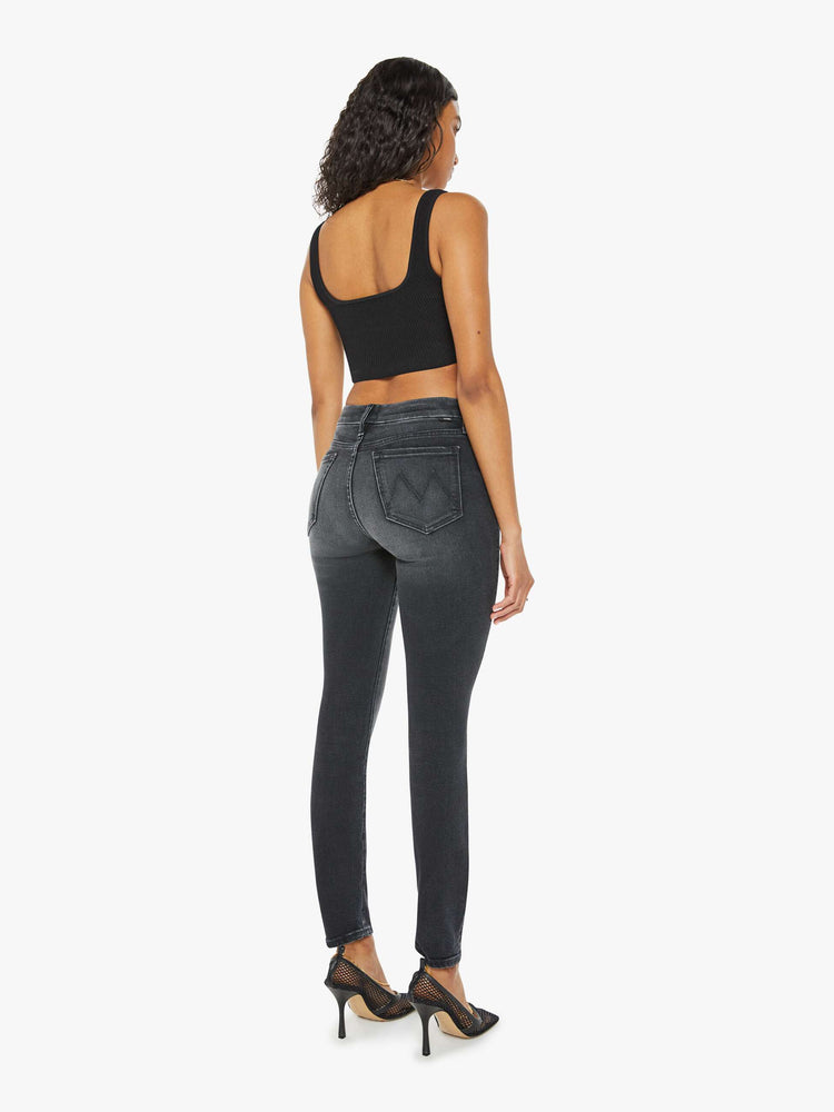 Back view of a woman back mid-rise skinny jean with 29 inch inseam.