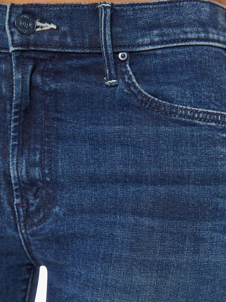 Swatch view of a woman in dark blue mid-rise straight leg with a long 31-inch inseam and a clean hem.