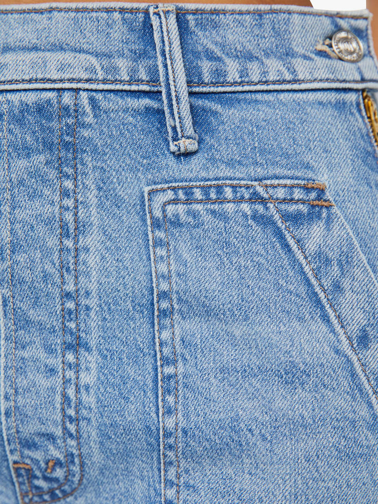 Swatch view of a woman wide-leg jeans with a super high rise, patch pockets and a long 34-inch inseam with a clean hem in a light blue wash.