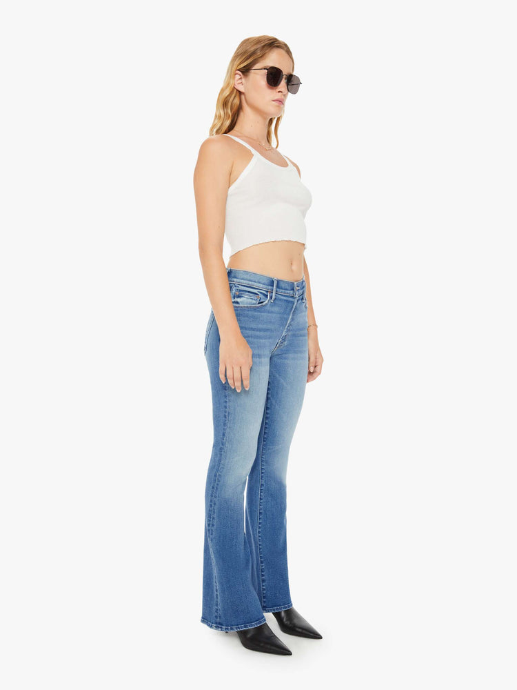 The 10 Best Flare Jeans For Petite Women  Petite flare jeans, Jeans for  short women, Flare jeans