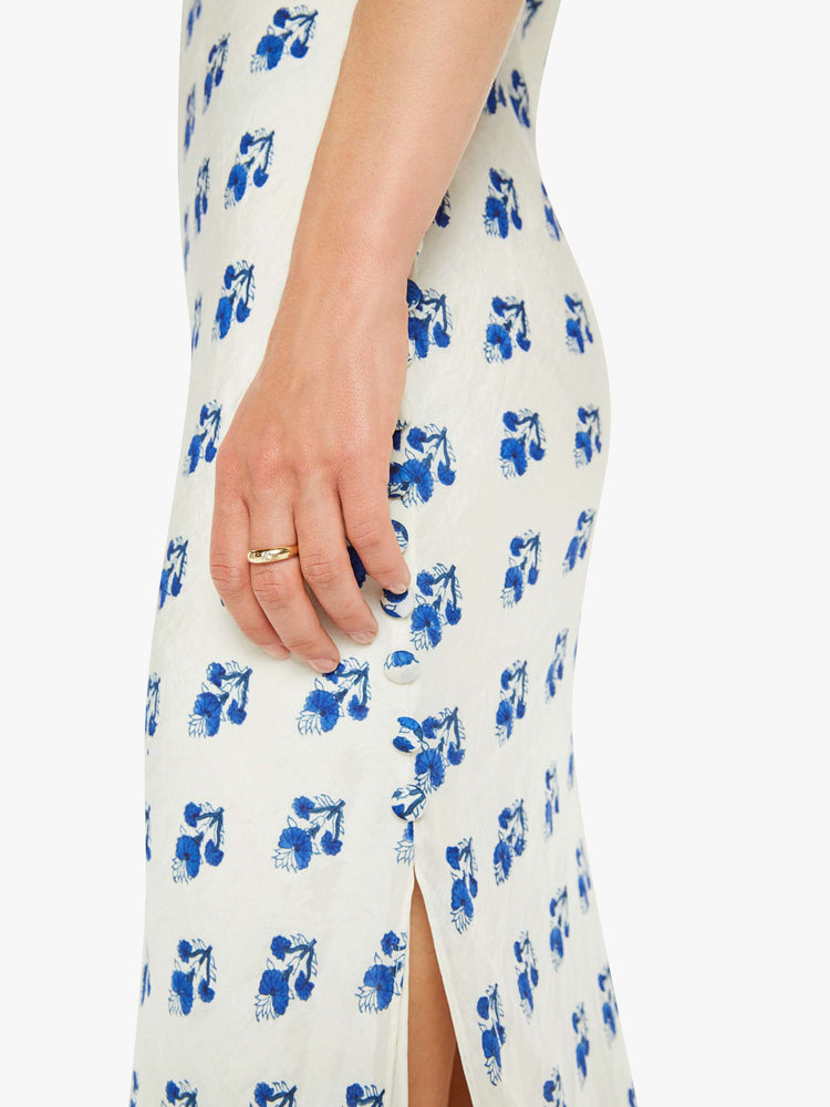 Swatch view of a woman slip dress in white with a blue porcelain-inspired print, and features a scoop neck, narrow fit and an ankle-length hem.