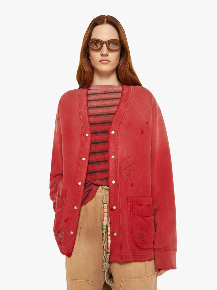 WOMAN Front view in a V-neck, drop shoulders, patch pockets and ribbed hems red cardigan.