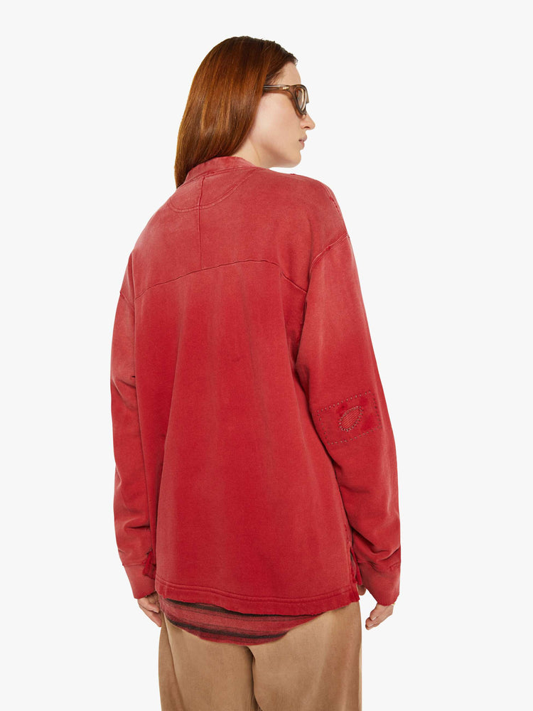 WOMAN back view in a V-neck, drop shoulders, patch pockets and ribbed hems red cardigan.